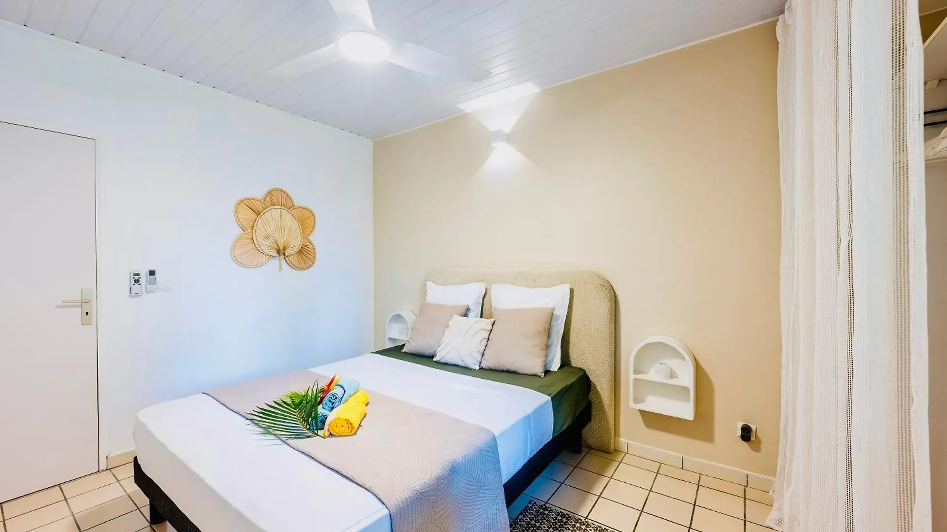Holiday home Maison Yole Bleue - Vue Sur Les Trois Ilets
