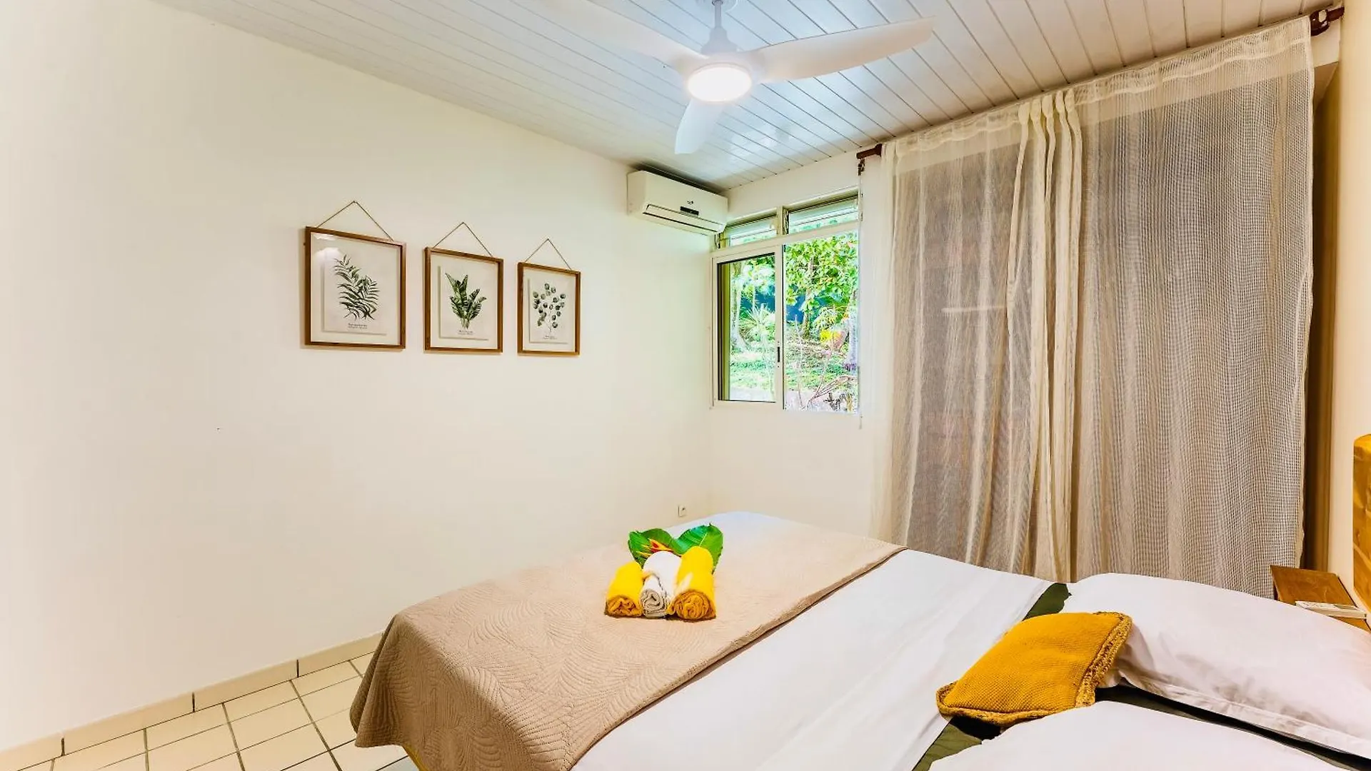 Holiday home Maison Yole Bleue - Vue Sur Les Trois Ilets